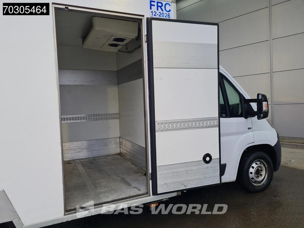 Fiat Ducato 150pk Koelwagen Zijdeur Carrier Xarios 350 230v-, Stof, Gebruikt, 2500 kg, Bedrijf