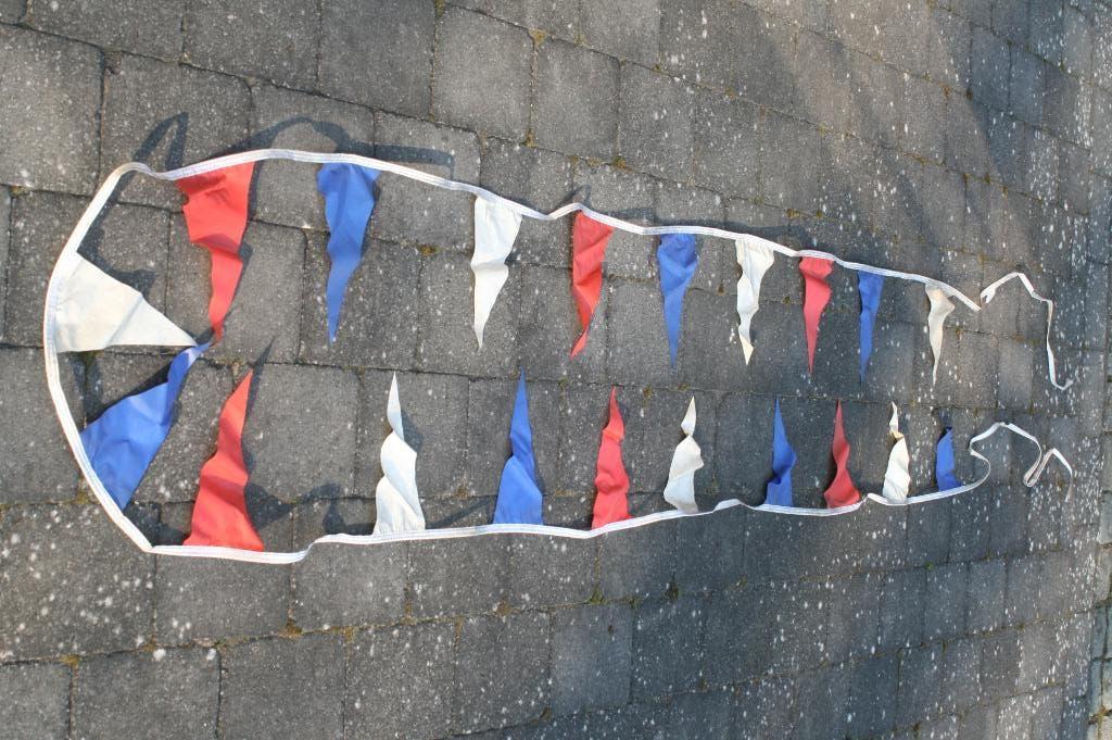 Cordon de 9 mètres avec 20 drapeaux de Fina (années 70/80), Collections, Enlèvement, Utilisé, Ustensile