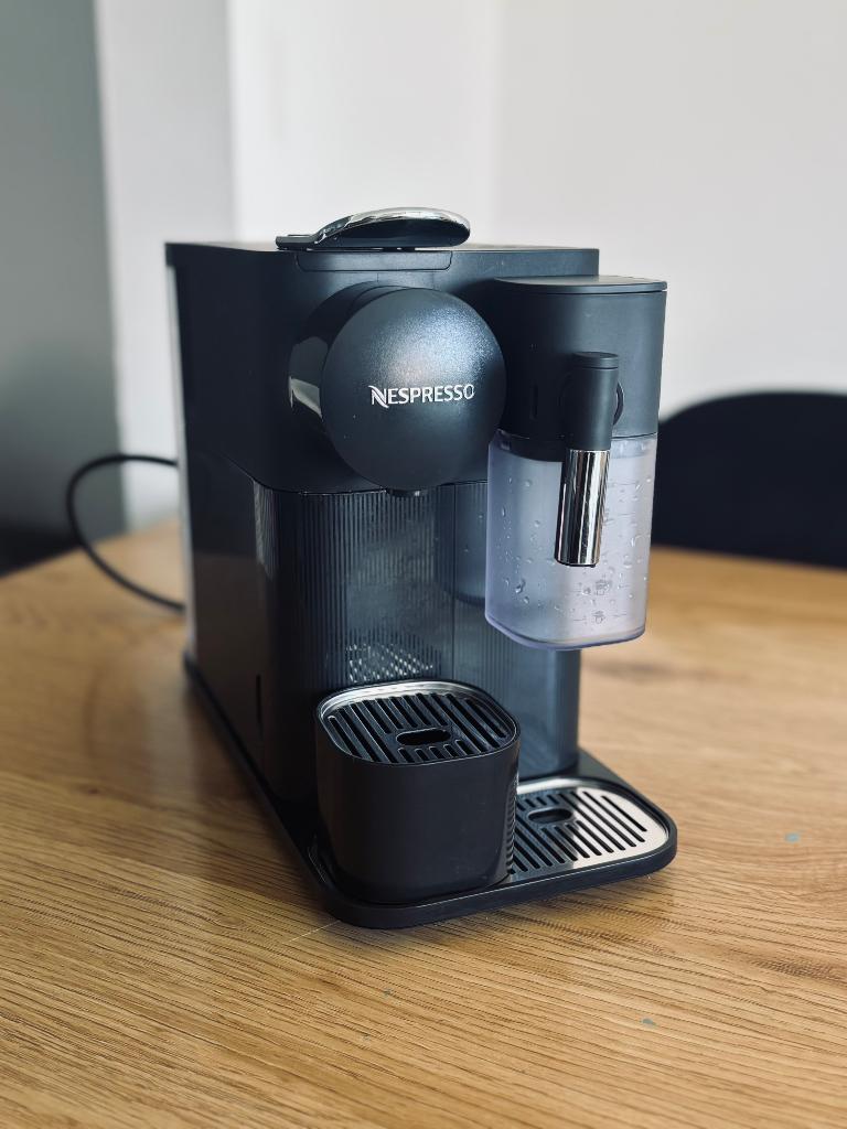 Nespresso delonghi latissima, Enlèvement, Comme neuf, Machine à espresso