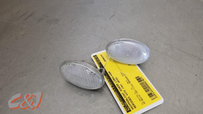 Knipperlicht Scherm links-voor van een Mercedes Vito, Auto-onderdelen, Gebruikt, -, Ophalen of Verzenden, -