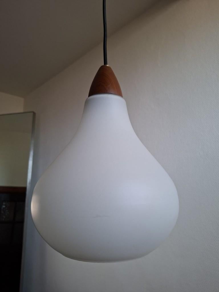 lampe suspendue en opaline et teck, danoise, années 50/60, Enlèvement ou Envoi