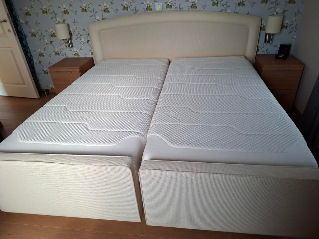 Bed Boxspring met 2 Tempur matrassen., Huis en Inrichting, Slaapkamer | Bedden, Ophalen, 90 cm, Zo goed als nieuw, Stof