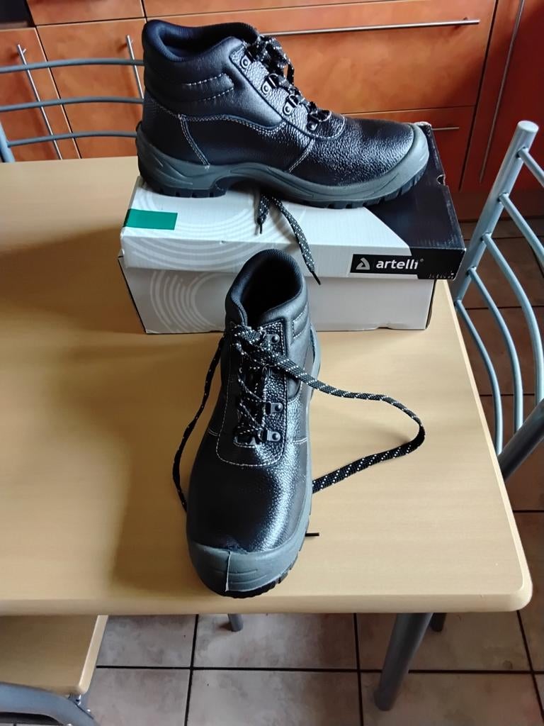 Chaussures de sécurité pointure 43., Bricolage & Construction, Vêtements de sécurité, Enlèvement