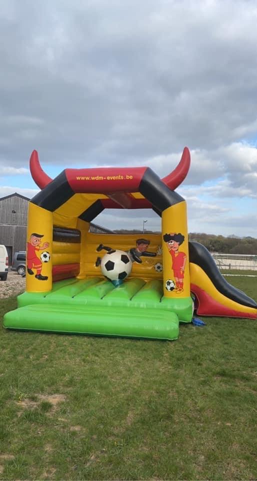 Location château gonflable football (disponible ce week-end), Hobby & Loisirs créatifs, Articles de fête | Location, Enlèvement