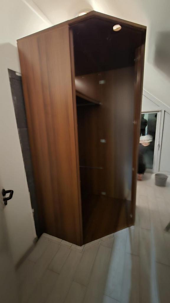 Armoire de coin, Enlèvement