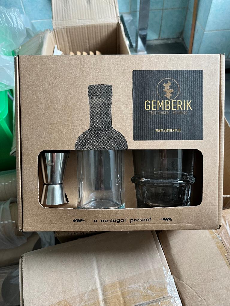 Kadodozen met fles, maatbeker, glazen rietje, longdrinkglas, Zakelijke goederen, Horeca | Food, Ophalen