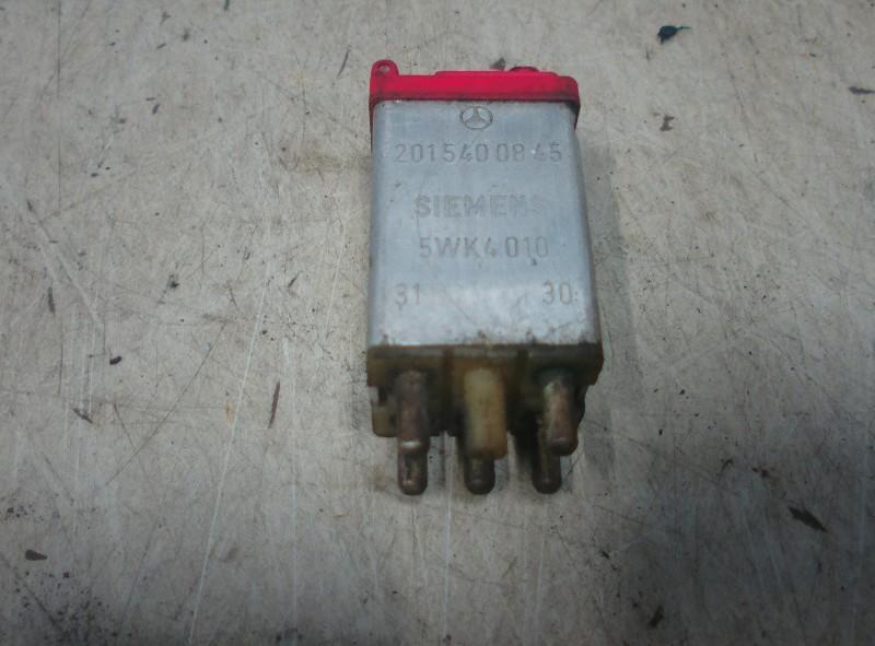 RELAIS overspanningsrelias 190 (W201) (201-540-084-s), Gebruikt, Info@VerberkAutodemontage.nl, Mercedes-Benz, Nijverheidstraat 1a 1a
5405 AJ  UDEN, NL