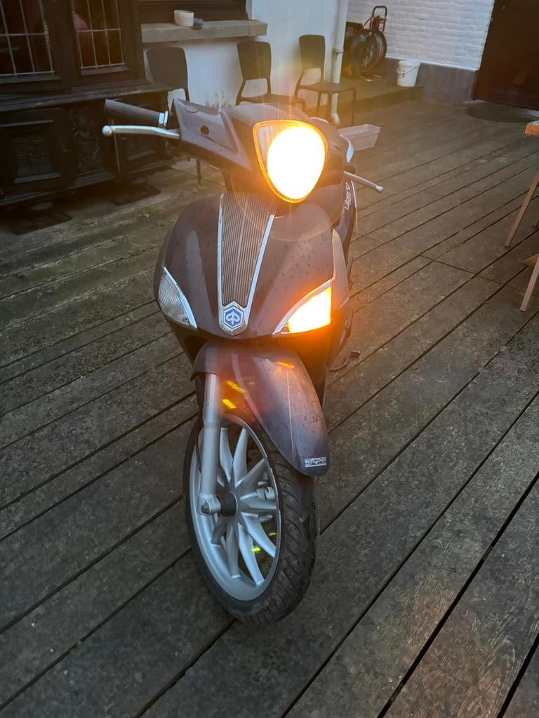 piaggio liberty, Fietsen en Brommers, Scooters | Piaggio, Zo goed als nieuw, Overige modellen, Klasse A (25 km/u), Benzine, Ophalen