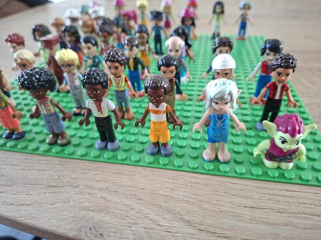 Lego Friends poppetjes 40 stuks in perfecte staat!, Ophalen, Zo goed als nieuw, Lego