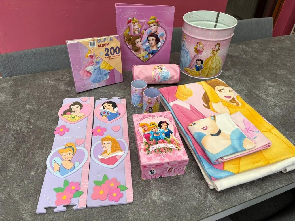 Lot princesse Disney, Enfants & Bébés, Chambre d'enfant | Aménagement & Décoration, Enlèvement
