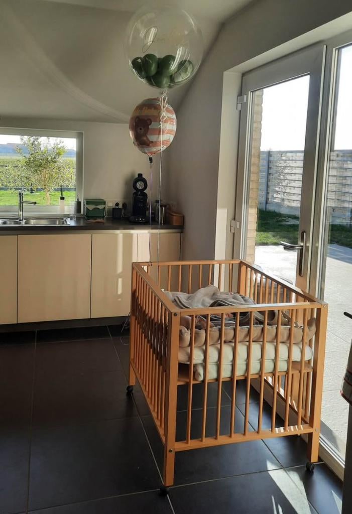 Park baby met matras en hoes - Hout - Mobiel, Kinderen en Baby's, Babyparken, Ophalen, Gebruikt, Wieltjes