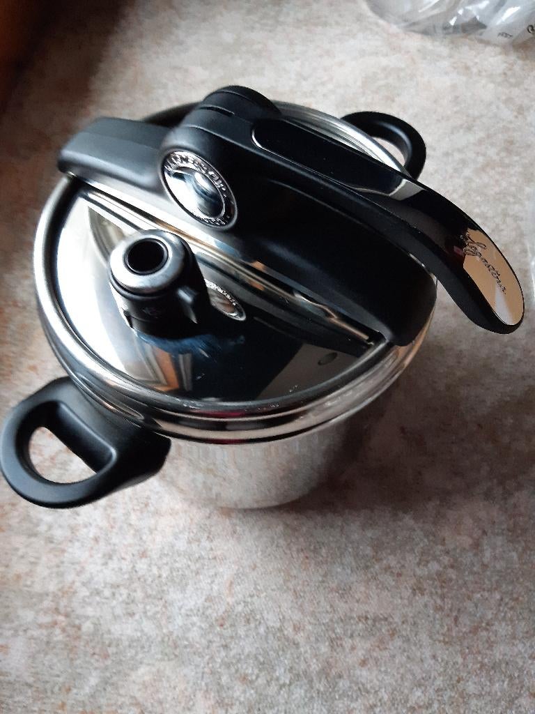 Snelkookpan met accessoires, Kookpan of Snelkookpan, Ophalen of Verzenden, Keramische plaat, Nieuw