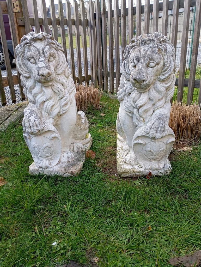 2 X Betonnen Leeuwen met Schild/Links-Rechts/Hoogte 56 CM, Ophalen, Gebruikt, Beton, Dierenbeeld
