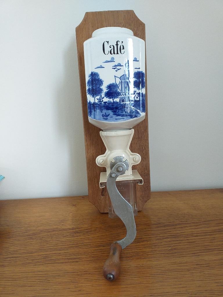 Oude koffiemolen voor aan de muur., Antiek en Kunst, Ophalen
