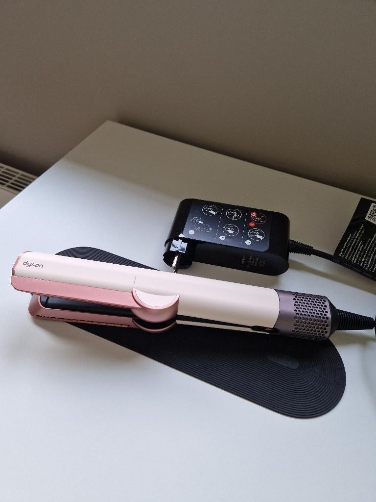 Te koop: Dyson Airstrait Ceramic Pink/Rose Gold, Handtassen en Accessoires, Uiterlijk | Haarverzorging, Ophalen of Verzenden, Zo goed als nieuw