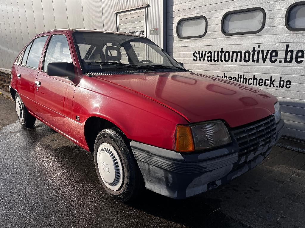 Opel Kadett 1,6 Benzine 90 pk - 66 kw / 1986 - Oldtimer, Auto's, Voorwielaandrijving, Stof, 4 cilinders, Kadett