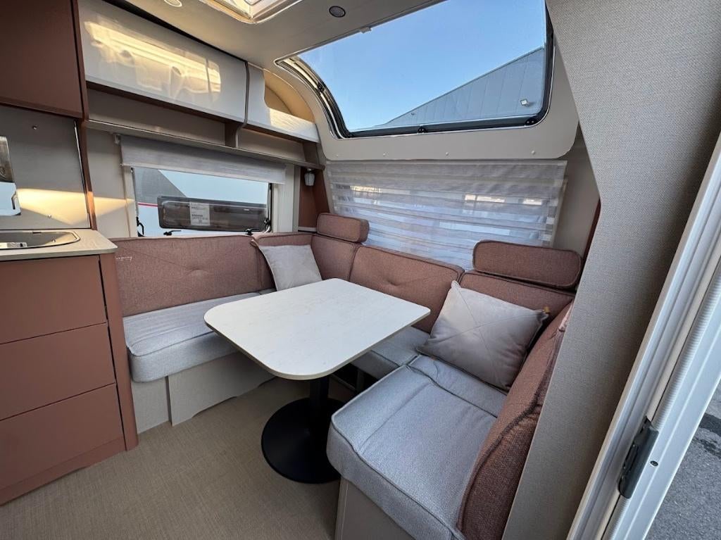 Déménageur Burstner Averso 465 TS, auvent, climatisation, Grand lit, Jusqu'à 4, 6 à 7 mètres, Entreprise