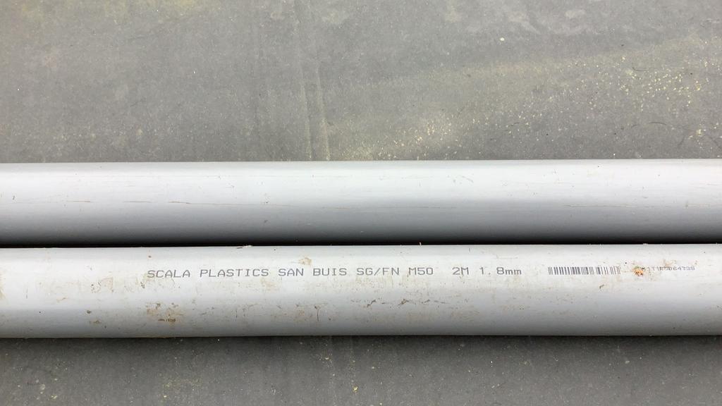 2pvc buizen van 2 meter lang en 2 buizen wit afvoer, Doe-het-zelf en Bouw, Buizen en Afvoer, Ophalen, Zo goed als nieuw, Afvoer