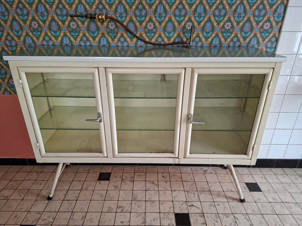 Vintage vitrinekast, Ophalen