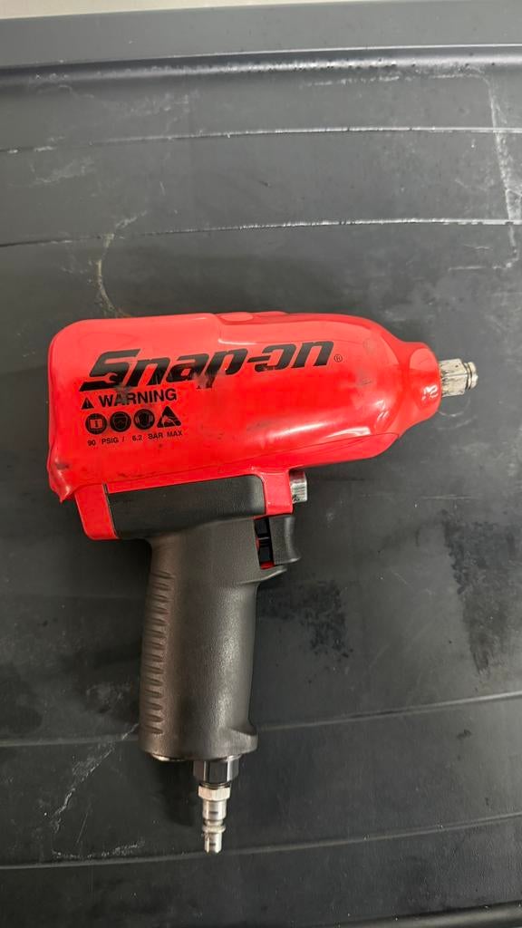 Snap-on pneumatische slagmoersleutel, Ophalen