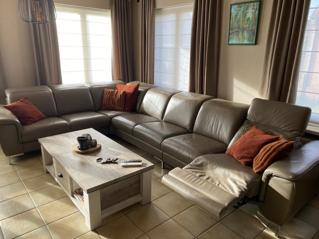 Lederen hoeksalon, Ophalen, Zo goed als nieuw