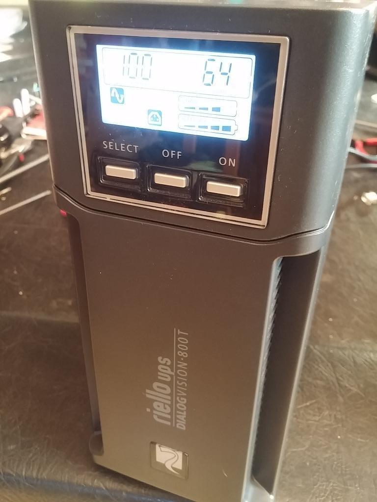 UPS RIELLO DIALOG VISION DVT80 800VA/540W, nieuwe batterij, Ophalen of Verzenden, Gebruikt