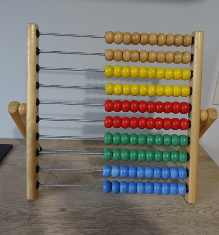 Houten telraam met gekleurde kralen    € 5, Kinderen en Baby's, Ophalen of Verzenden, Zo goed als nieuw, Overige typen