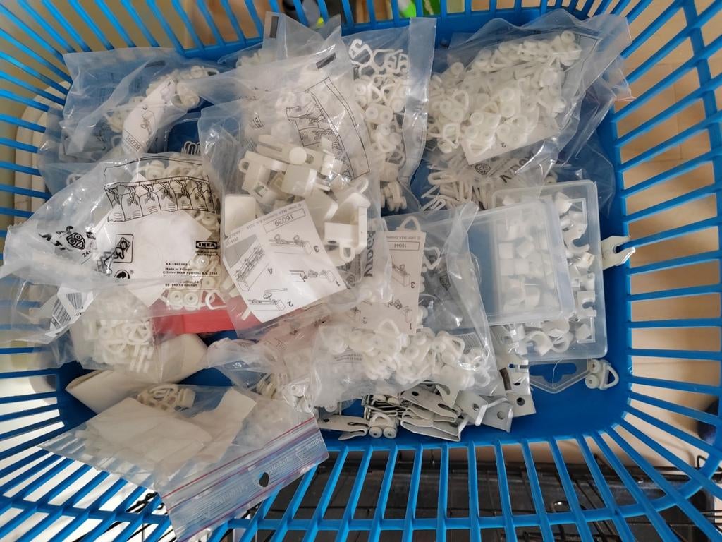 Verschillende gordijnhaakjes, Enlèvement