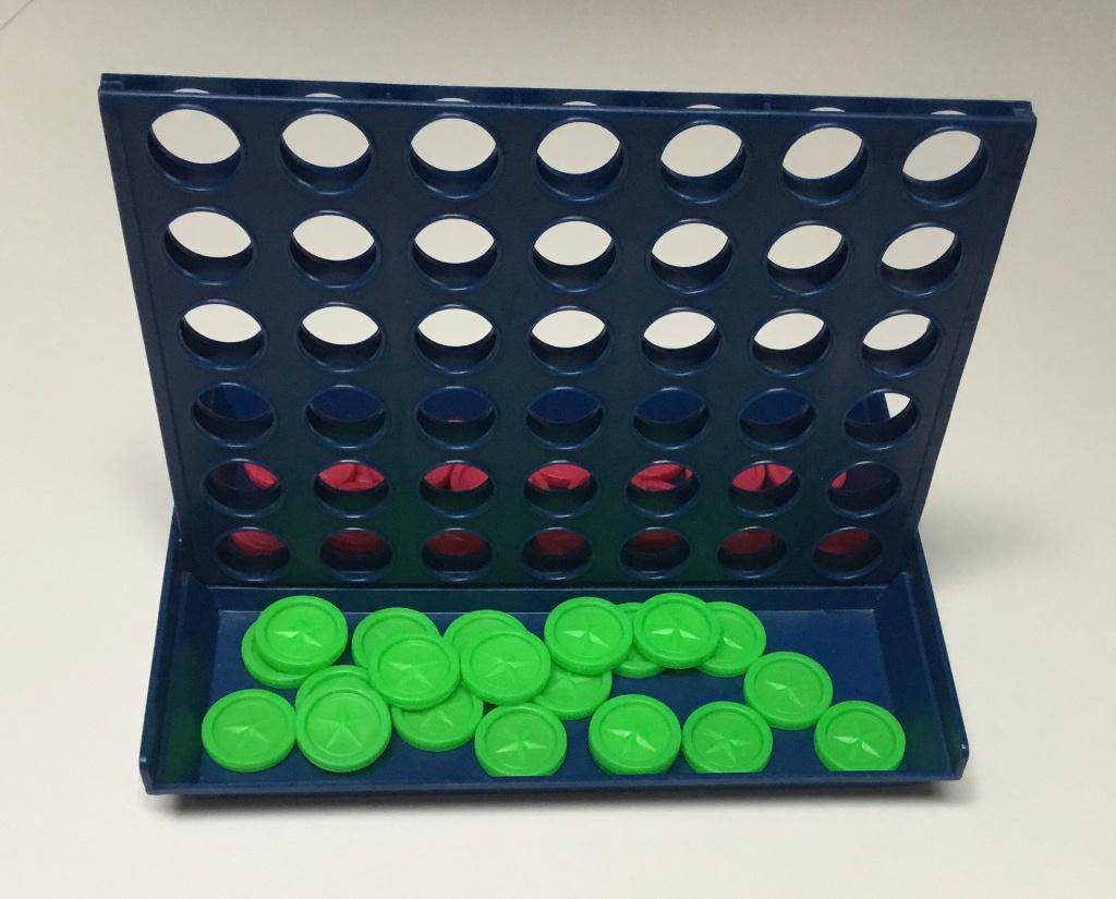 GEZELSCHAPSSPEL 4 OP 'N RIJ, Hobby en Vrije tijd, Een of twee spelers, Ophalen of Verzenden, Gebruikt, Andere