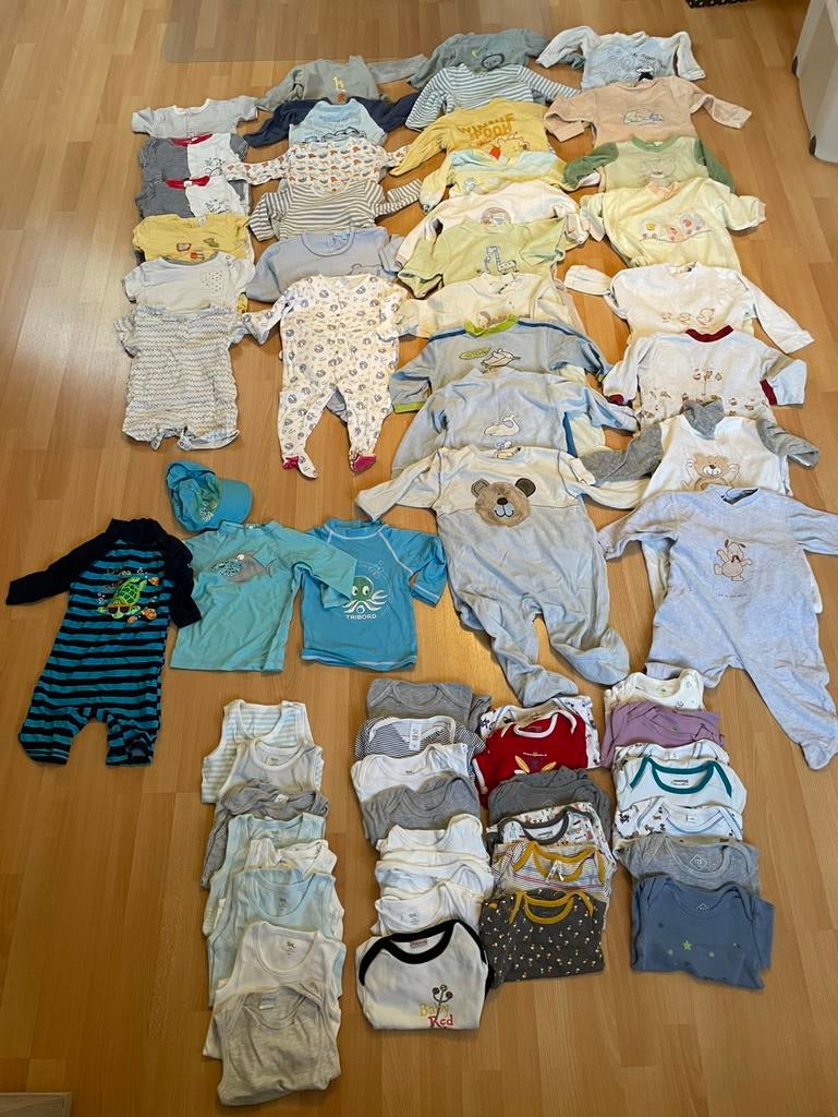 Lot de pyjamas et bodys garçon taille 80 (63 pièces), Ophalen, Gebruikt, Maat 80