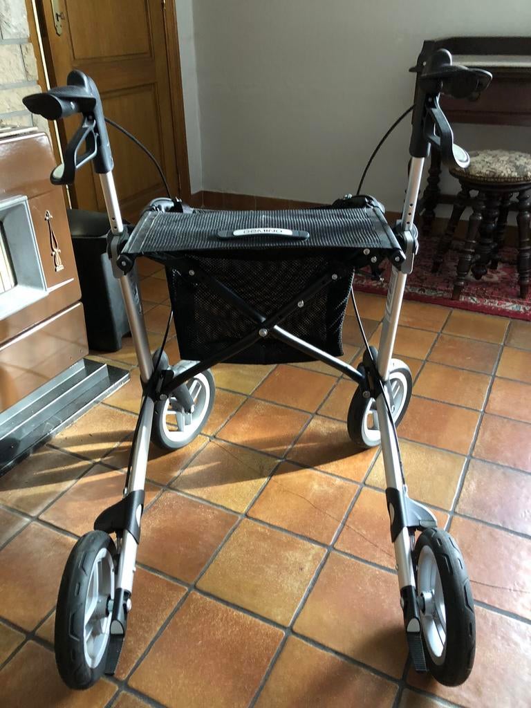 Opvouwbare rollator met bagagenetje., Diversen, Rollators, Zo goed als nieuw, Ophalen