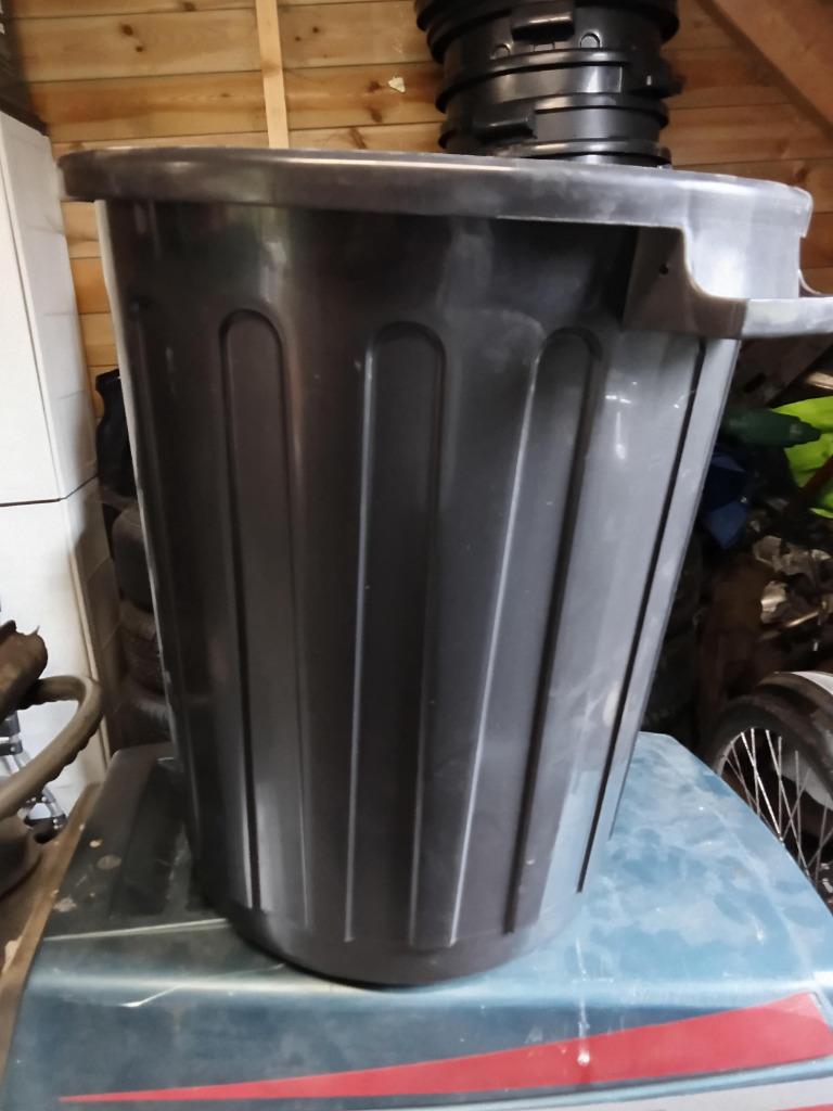 poubelle plastique, Enlèvement, Utilisé