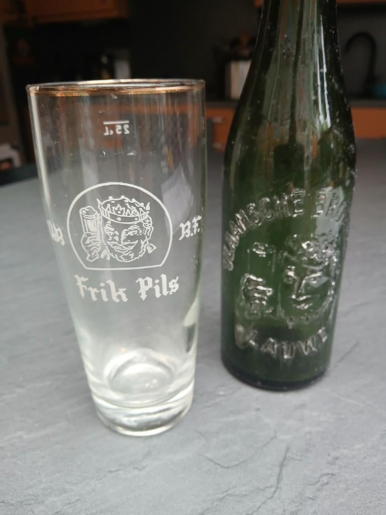 Lotje frik pils ..brouwerij lauwe, Collections, Enlèvement ou Envoi, Comme neuf