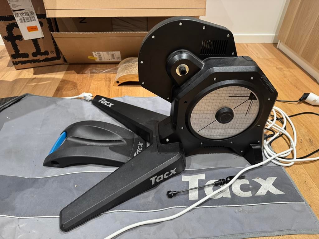 Home Trainer Tacx FLUX Smart + accessoires – prêt à l’usage, Fietsen en Brommers, Fietsaccessoires | Overige Fietsaccessoires