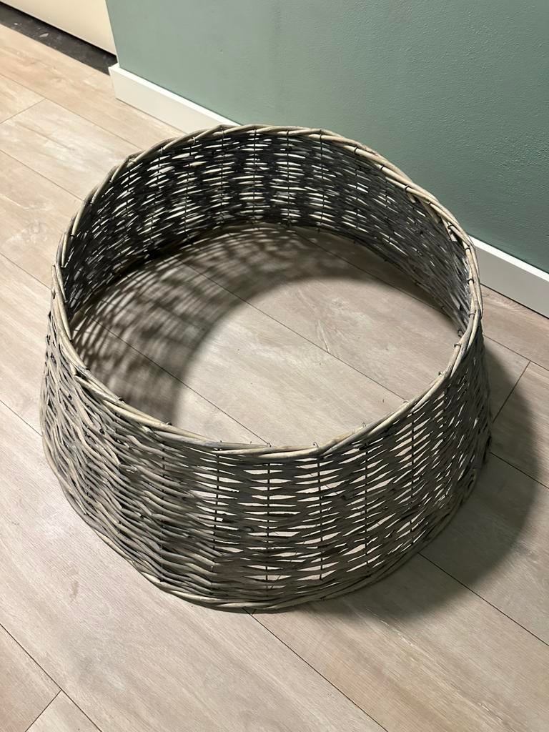 Kerstboomrok, riet 28cm h en diameter 0,50 boven 0,69 onder, Diversen, Kerst, Ophalen, Zo goed als nieuw