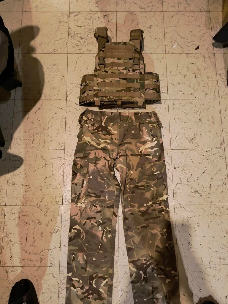 NIEUW Multicam plate carrier en broek (maat 32/32), Ophalen of Verzenden