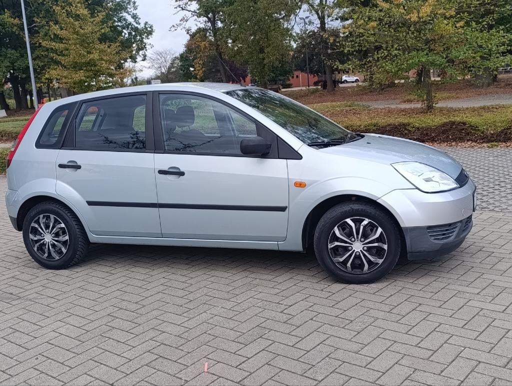 Ford Fiesta/benzine/ all gekeurd ✅/ Airco/ 5 deuren, Auto's, 4 deurs, Electronic Stability Program (ESP), Bedrijf, 59 kW