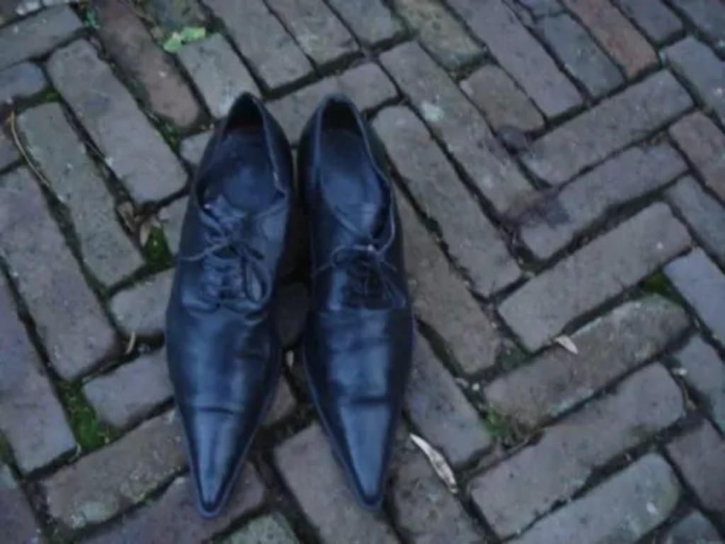 Gratis Verzenden coole zwarte leren party fuif puntschoen 38, Kleding | Dames, Schoenen met lage hakken, Verzenden, Zwart, Zo goed als nieuw