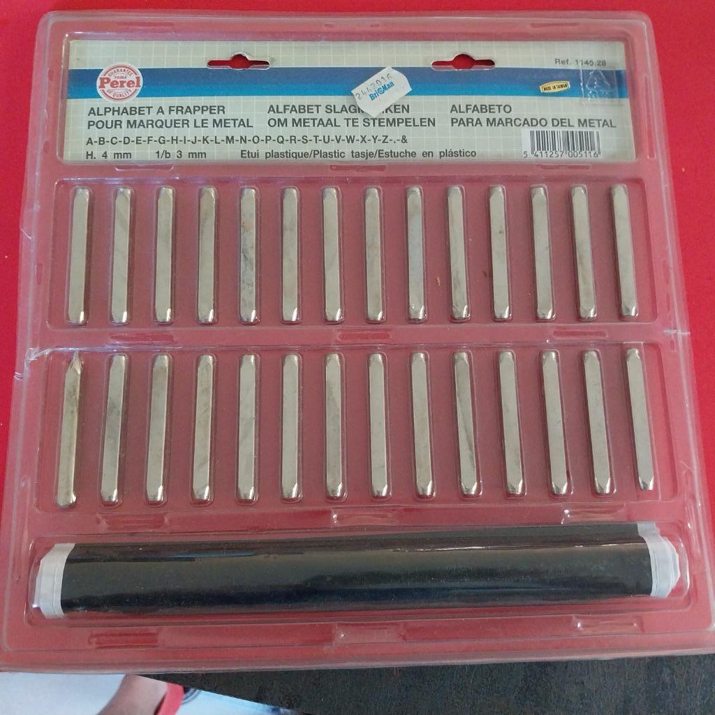 ALPHABET TO STRIKE TO MARK METAL- gloednieuwe originele verp, Ophalen, Nieuw