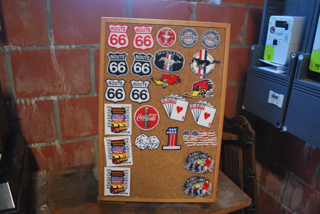 24 verschillende strijk- of opnaaibare patches (nieuw), Ophalen of Verzenden, Nieuw, Overige onderwerpen, Speldje of Pin