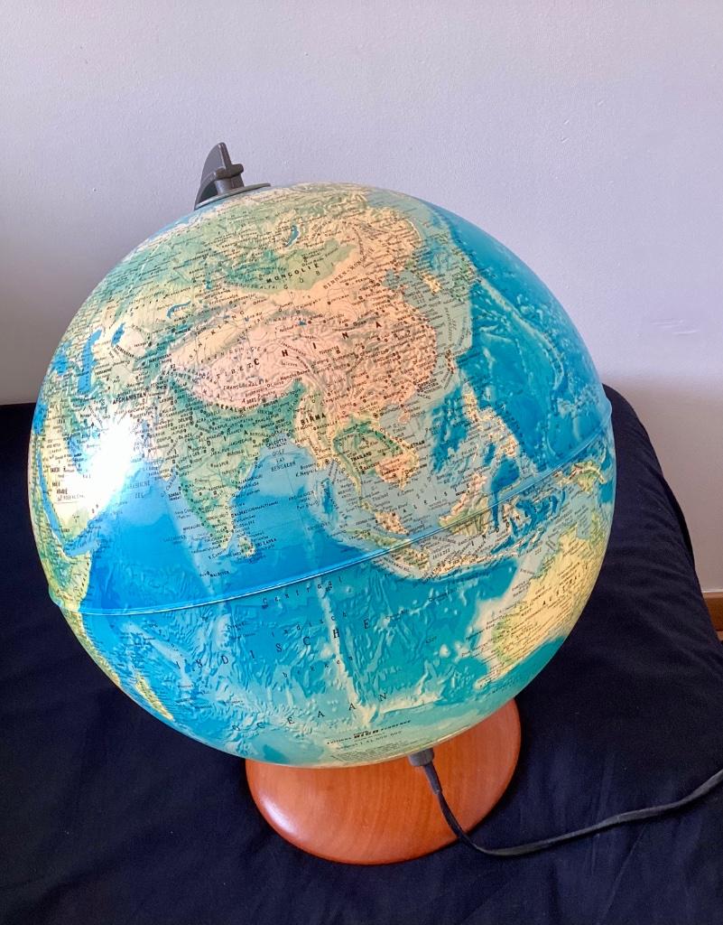 A vendre un globe italien avec une lampe, Enlèvement, Comme neuf