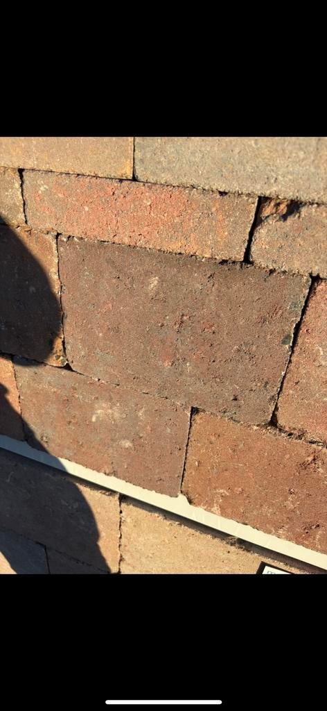 Voyelles de Marlux, Enlèvement, Briques