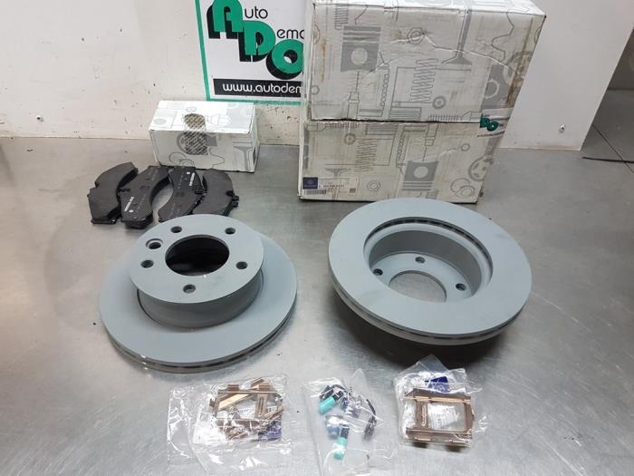 Disque + plaquette de frein avant d'un Mercedes Sprinter (Sp, Autos : Pièces & Accessoires, Freins & Transmission, Mercedes-Benz