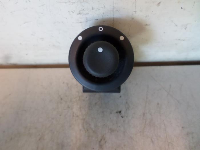 Commutateur rétroviseur d'un Renault Clio (Clio 2 98-), Renault, -, 3 mois de garantie, Utilisé