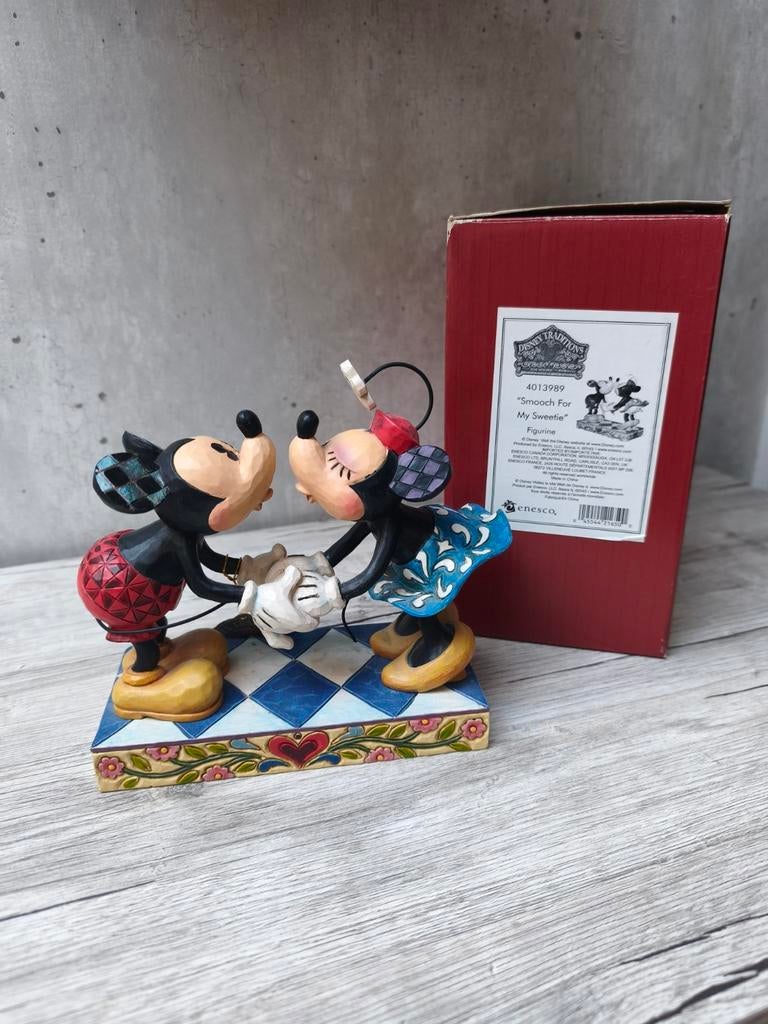 Disney traditions 4013989 Mickey en Minnie, Verzamelen, Ophalen of Verzenden, Mickey Mouse, Nieuw, Beeldje of Figuurtje