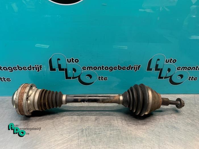 Arbre de transmission avant gauche d'un Volkswagen Golf (Gol, Autos : Pièces & Accessoires, Freins & Transmission, Volkswagen