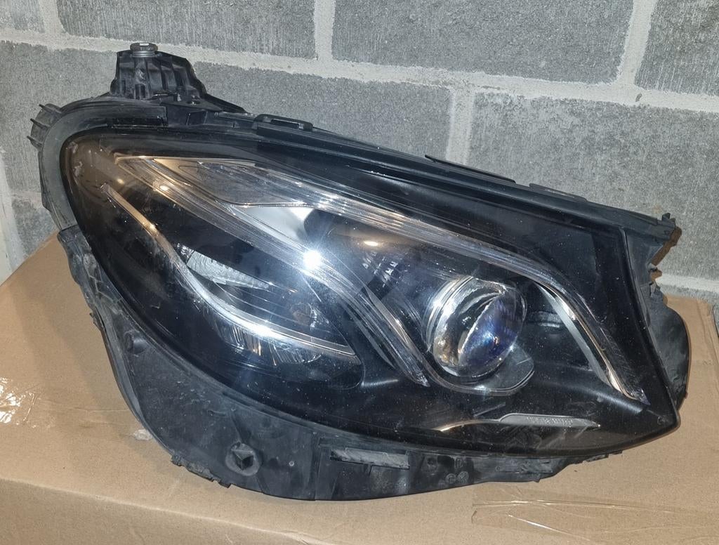 Mercedes E-Klasse W213 - Koplamp rechts, Ophalen