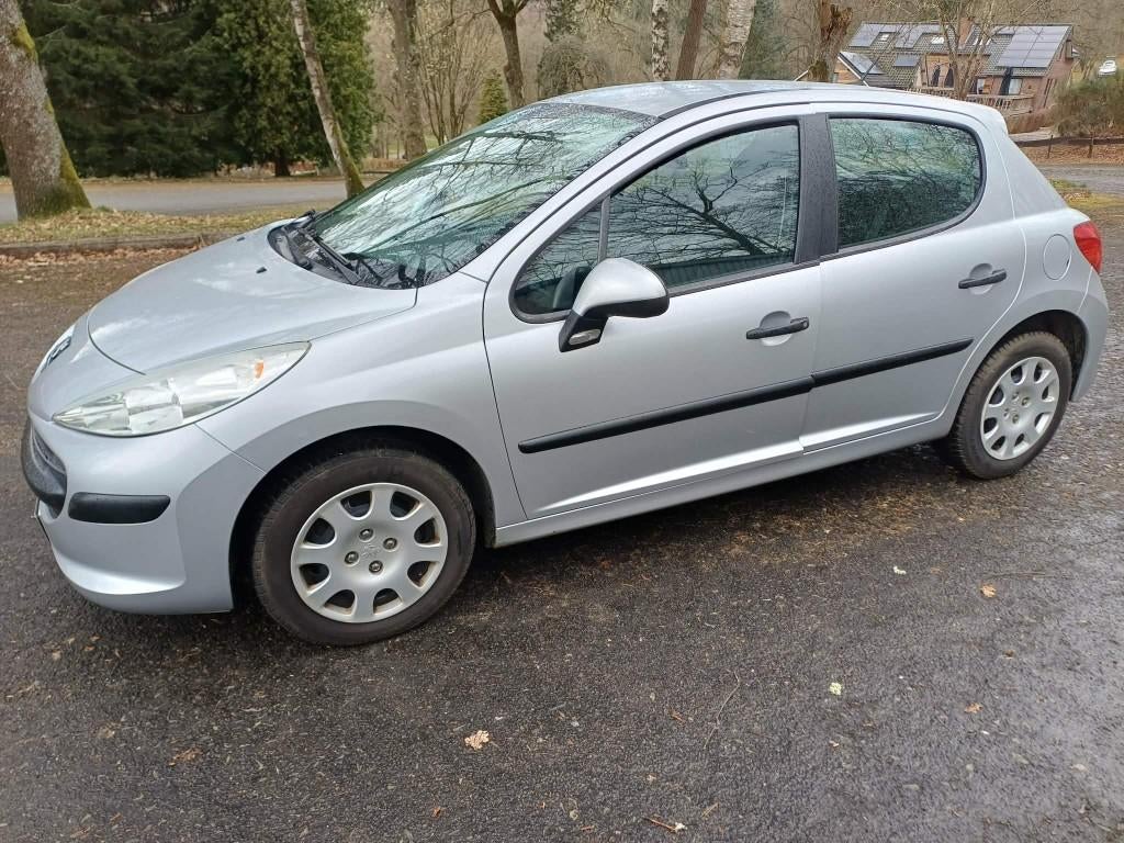 peugeot 207 1400 cc avec 120 000 kms pret à immatriculer, Argent ou Gris, Achat, Boîte manuelle, Entretenue par le concessionnaire