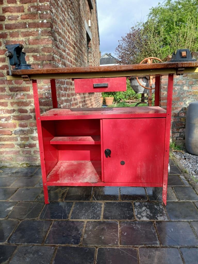 Établi avec Etau, Enlèvement