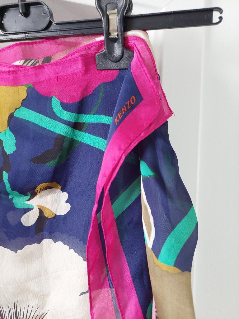 Foulard en soie de la marque Kenzo Paris Fête des mamans, Kenzo, Enlèvement, Comme neuf, Écharpe